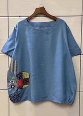 Lockeres, marineblaues T-Shirt aus Denim mit O-Ausschnitt und Stickerei im Patchwork-Stil